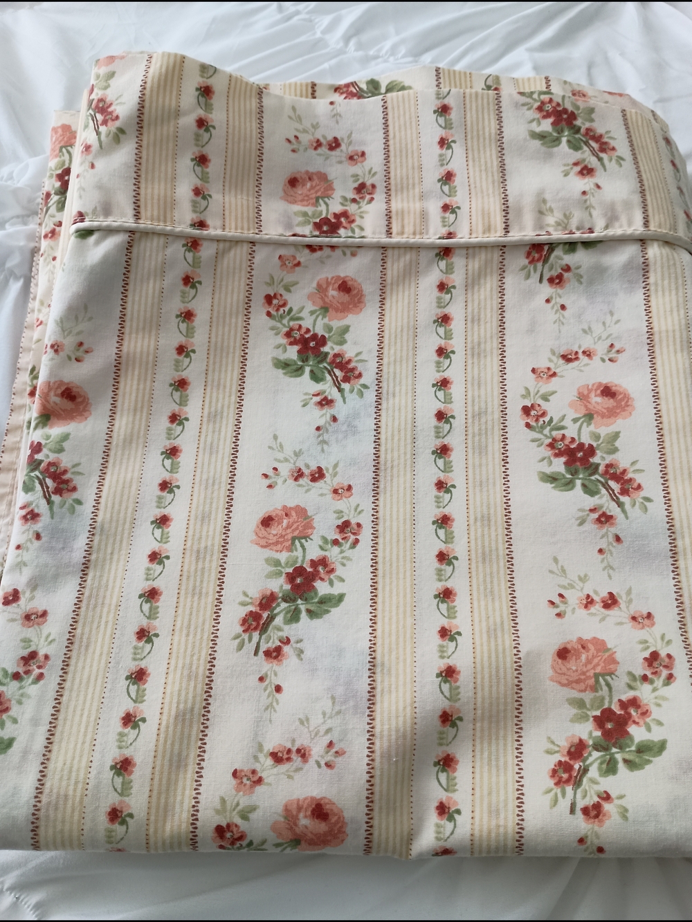 Pre Owned Queen Flat Sheet Only Roses Floral Cream, Burgundy, Pink With Piping
